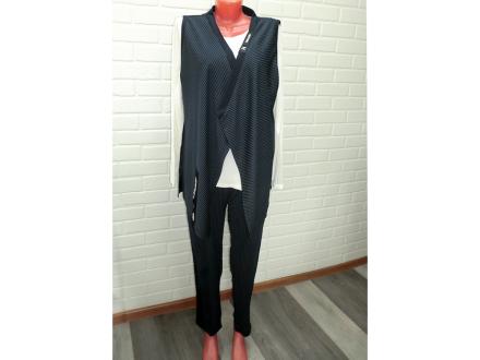 Костюм тройка