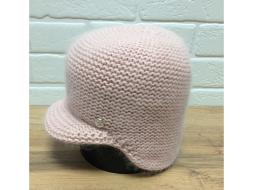 Шапка с козырьком из ангоры Oneiro