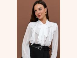 Блуза с воротником жабо
