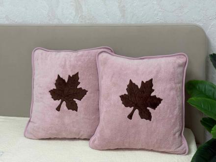 Наволочка бамбук с вышивкой Кленовый Лист 50*50 Пудра розовый