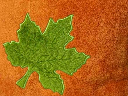 Наволочка бамбук с вышивкой Кленовый Лист 50*50 Терра